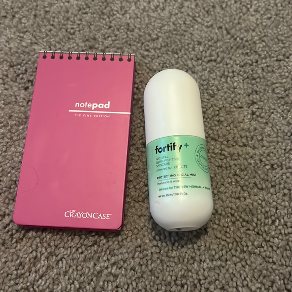 face mist and pink eyeshadow pallet! NEVER USED